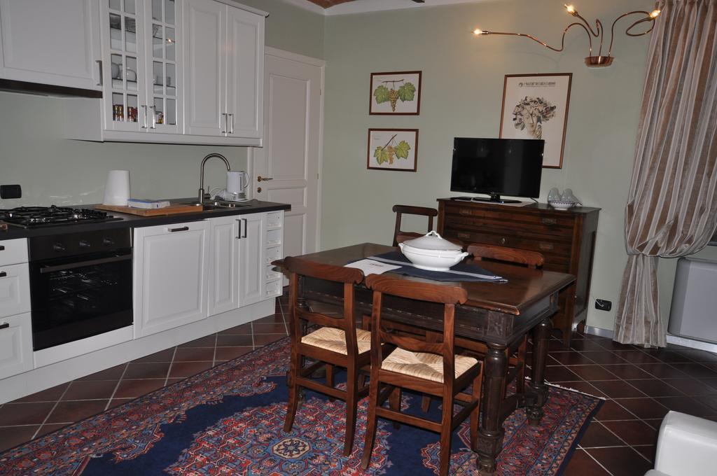 Villa Crissante La Morra Kamer foto